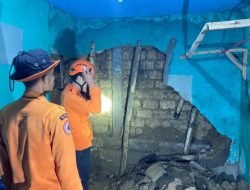 Banjir Akibatkan Dinding Rumah Warga Cigombong Roboh
