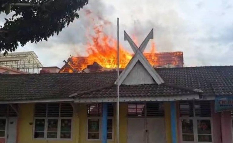 Kantor Dinas Pertanian Provinsi terbakar