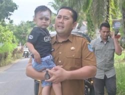 Bupati Merangin Selamatkan Balita dari Bahaya
