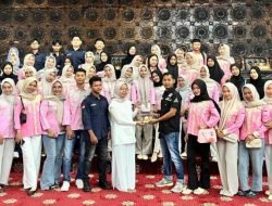 Mahasiswa Kuliah Akhir Semester di Kantor DPRD