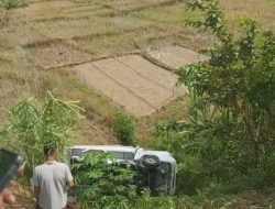 Sebuah Mobil Masuk Jurang Geger di Siulak 